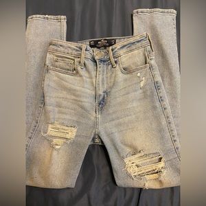 Hollister ultra high-rise skinny ankle. Light wash, slightly worn in size 00s.